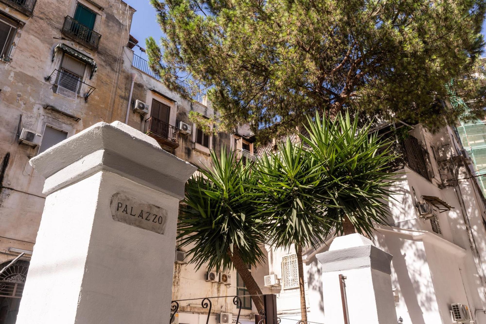 The Quarters Naples Apartments Exteriör bild